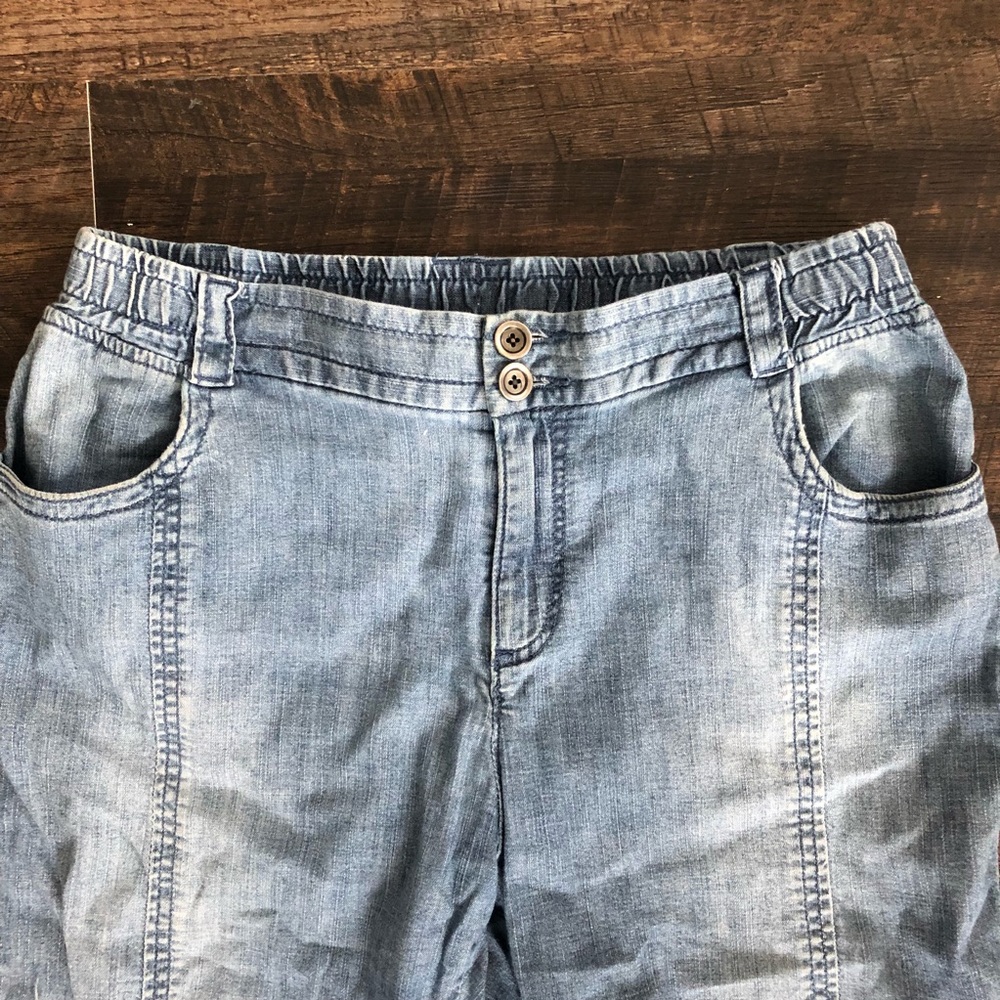 Chico's Chambray Capris Denim Stretch Waist - Picture 3 of 7